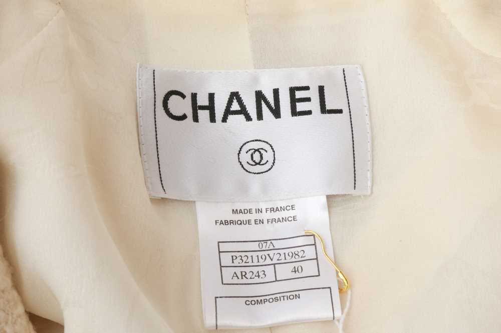 Chanel Cream Wool Boucle Cropped Jacket - Size 40 - Image 3 of 3