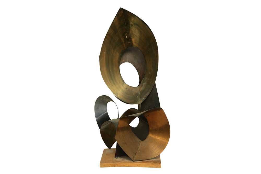 A MODERNIST ABSTRACT SCULPTURE - Image 2 of 3