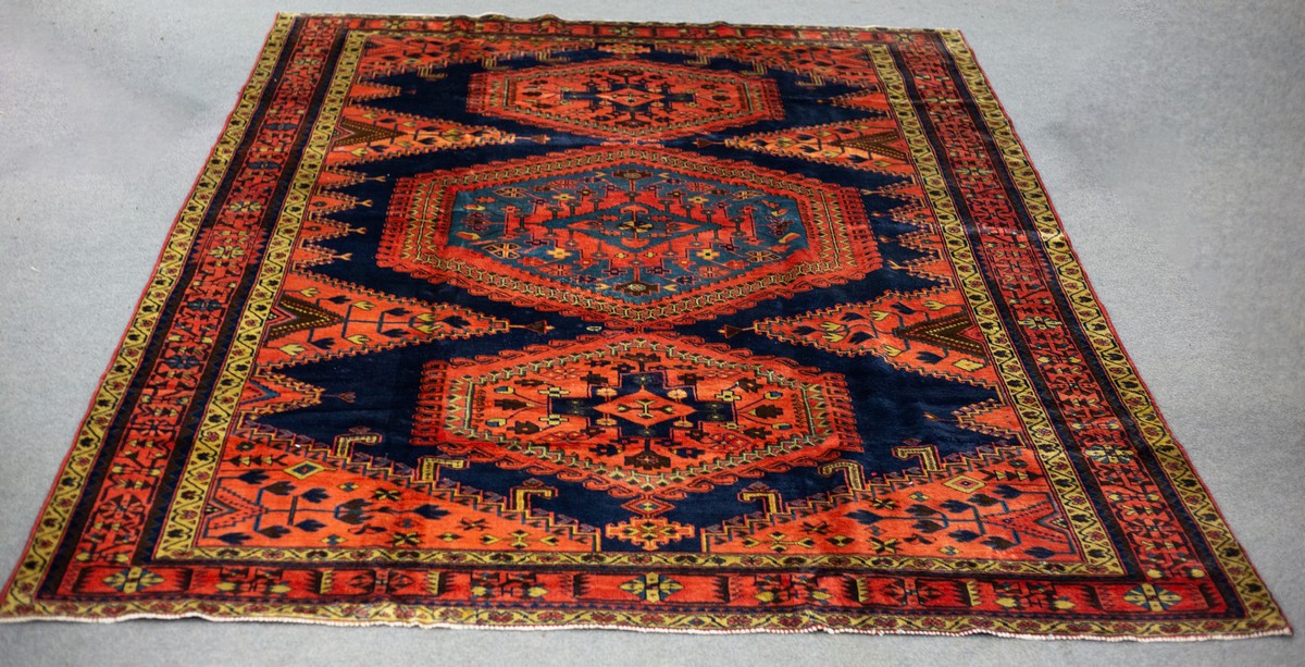 A Persian Veis carpet, - Bild 3 aus 4