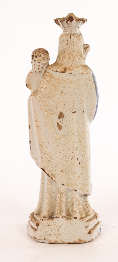 An 18th Century faience figure of the Virgin and Child, perhaps Nevers, - Bild 3 aus 5