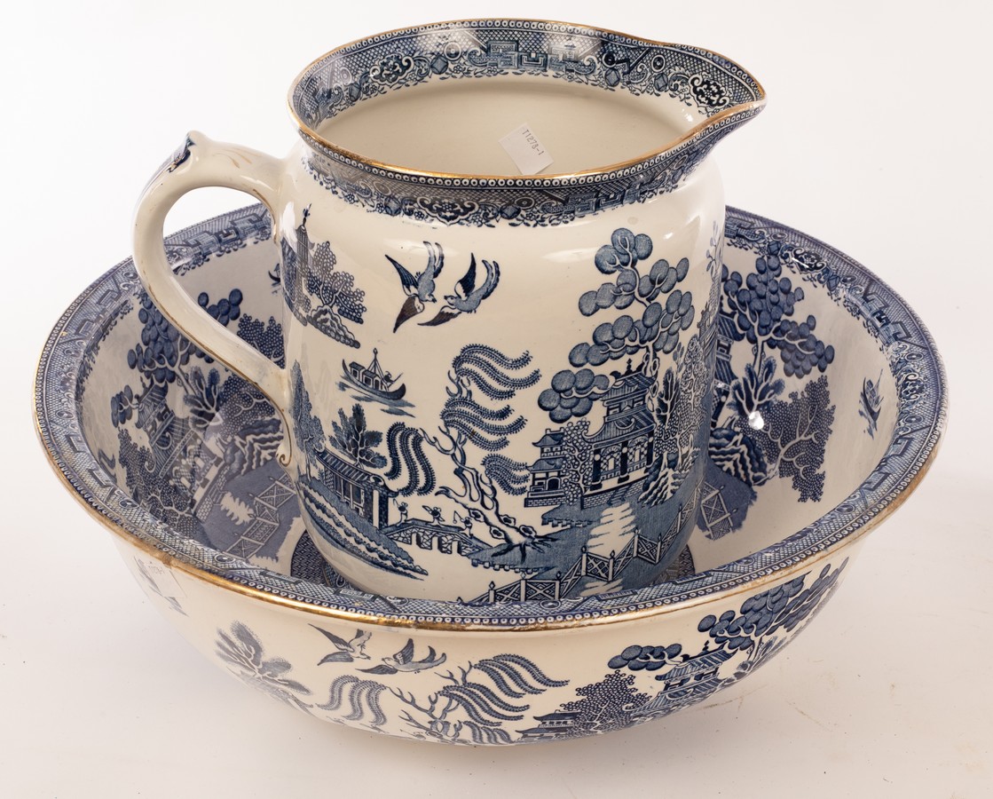 A Maling blue and white willow pattern jug and basin, the basin 40. - Image 2 of 6