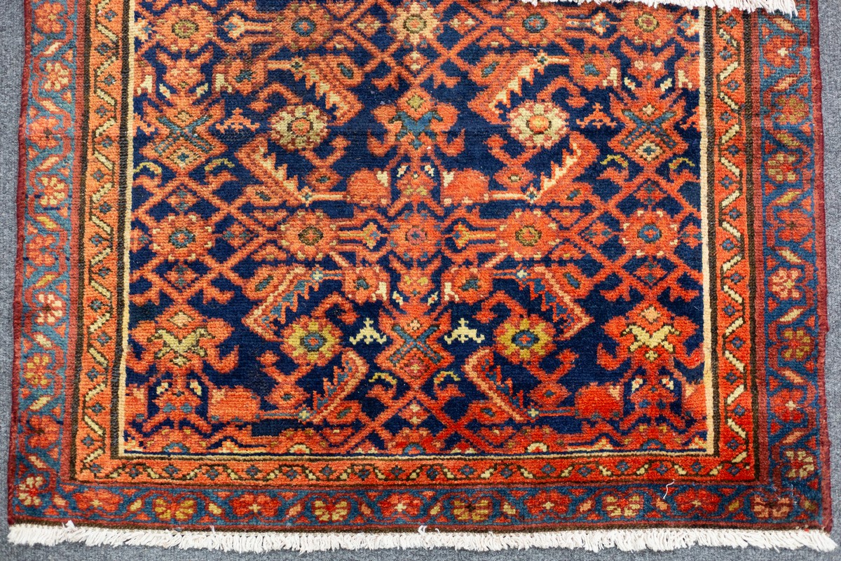 A Farahan runner, - Bild 3 aus 6