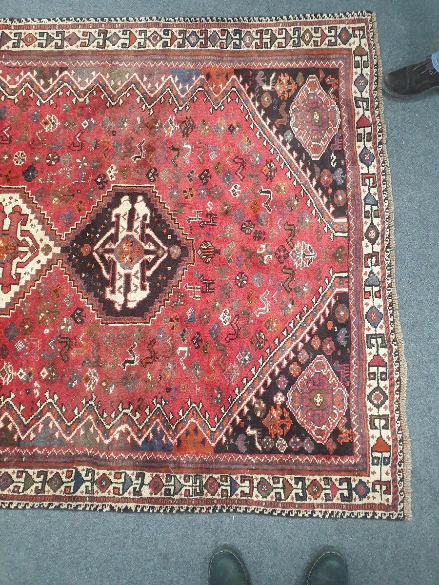 A South West Persian Qashgai carpet, - Bild 4 aus 7