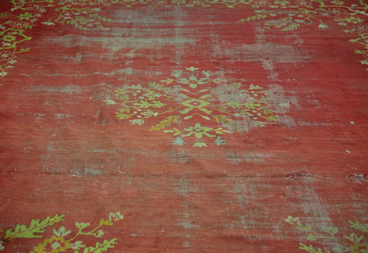 An Eastern European red ground carpet, mid 20th Century, - Bild 2 aus 4