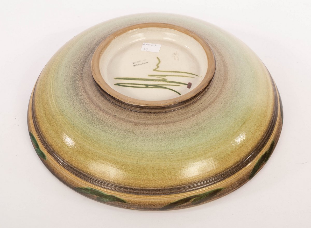 Glyn Colledge (1922-2000), a large pottery bowl with floral decoration to a green and grey ground, - Bild 3 aus 4