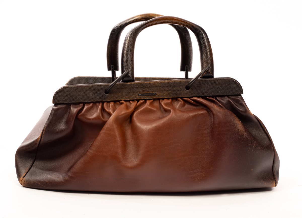 A Gucci brown leather doctor's bag with wooded handles and trim CONDITION REPORT: