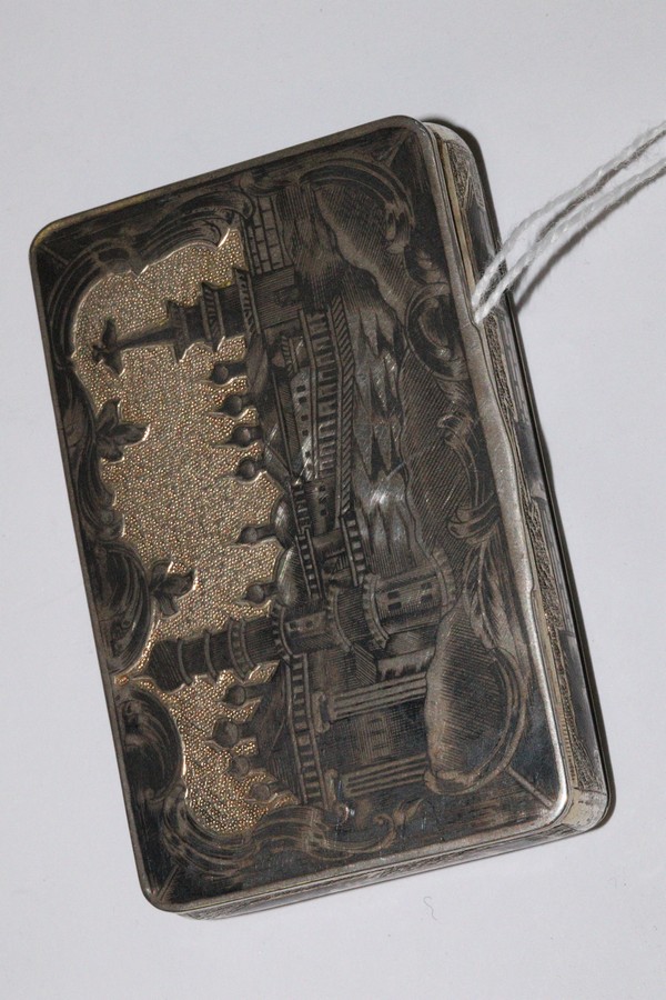 A Russian silver snuff box, 84 HK, the cover with niello decoration of buildings, - Image 6 of 14