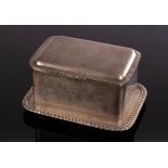 An Edwardian silver biscuit box, Goldsmiths & Silversmiths Company, London 1910,