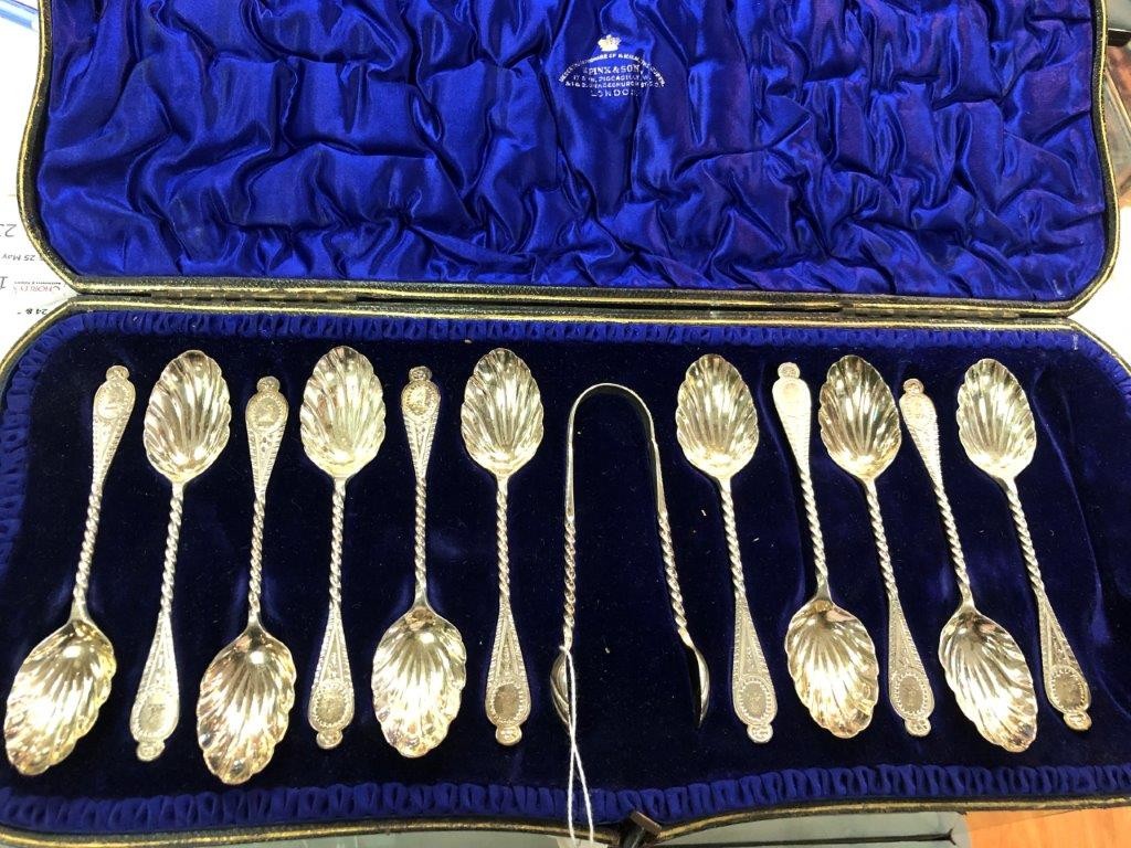 A set of eleven Victorian silver teaspoons and the matching sugar tongs, Wakely & Wheeler, - Image 2 of 5