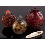 A Chinese agate snuff bottle, 6.5cm high, a red lacquer snuff bottle, 2.