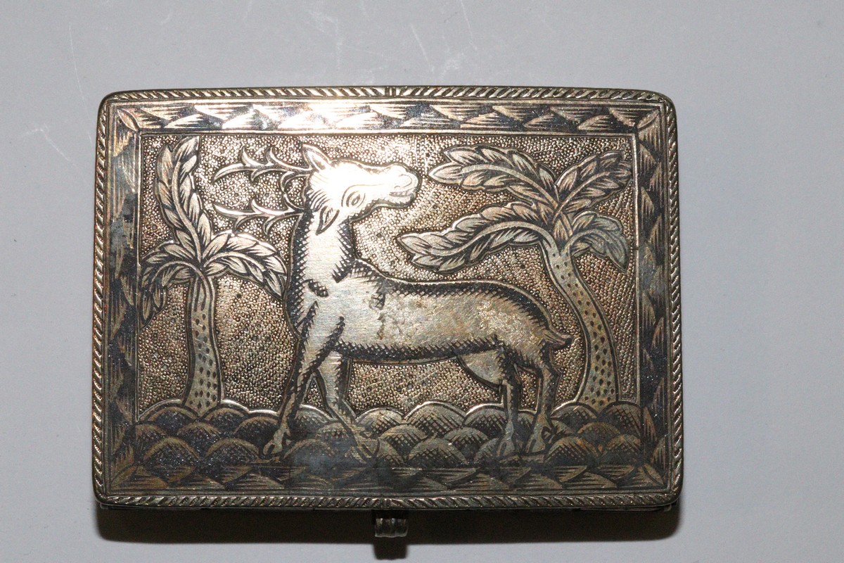 A Russian silver snuff box, 84 HK, the cover with niello decoration of buildings, - Image 13 of 14