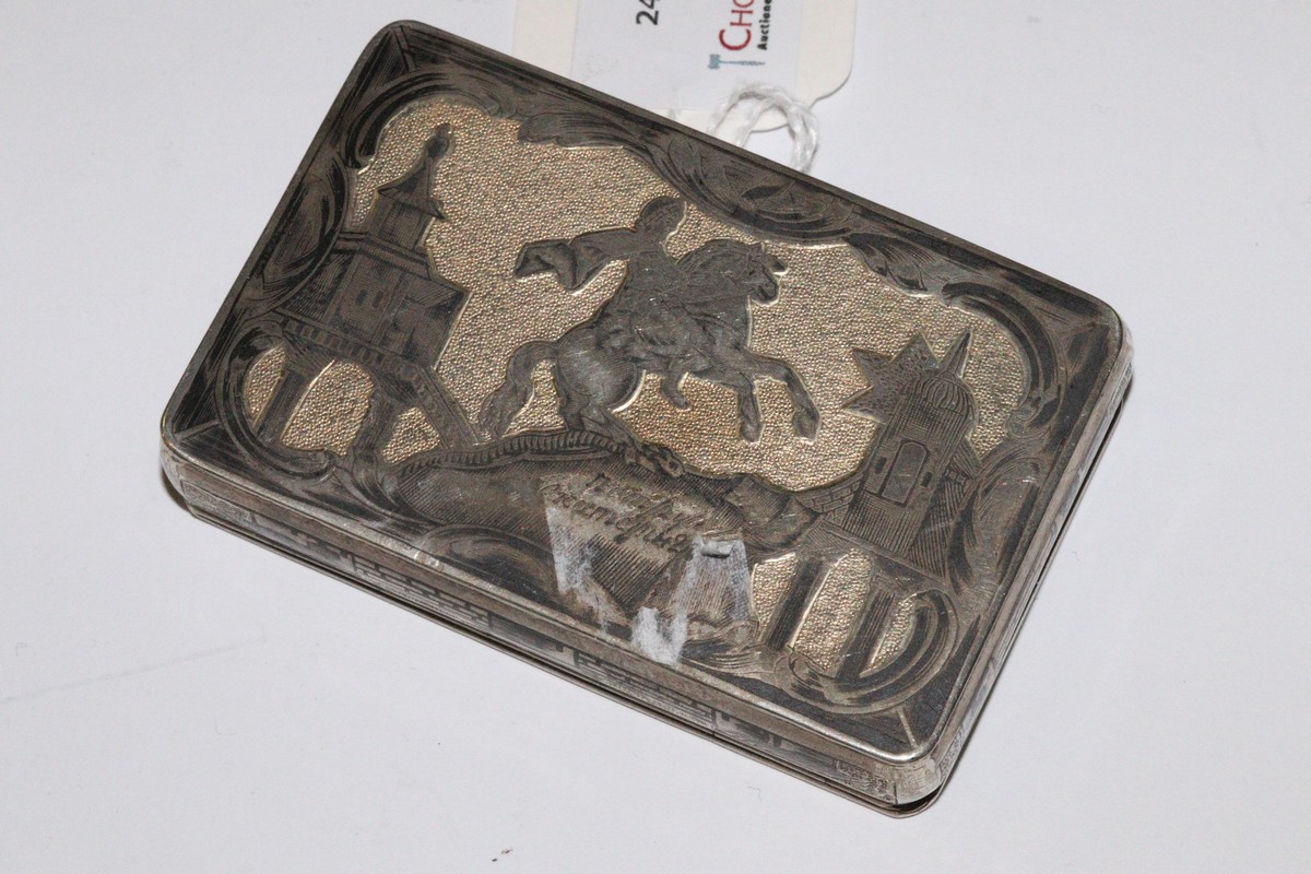 A Russian silver snuff box, 84 HK, the cover with niello decoration of buildings, - Image 5 of 14