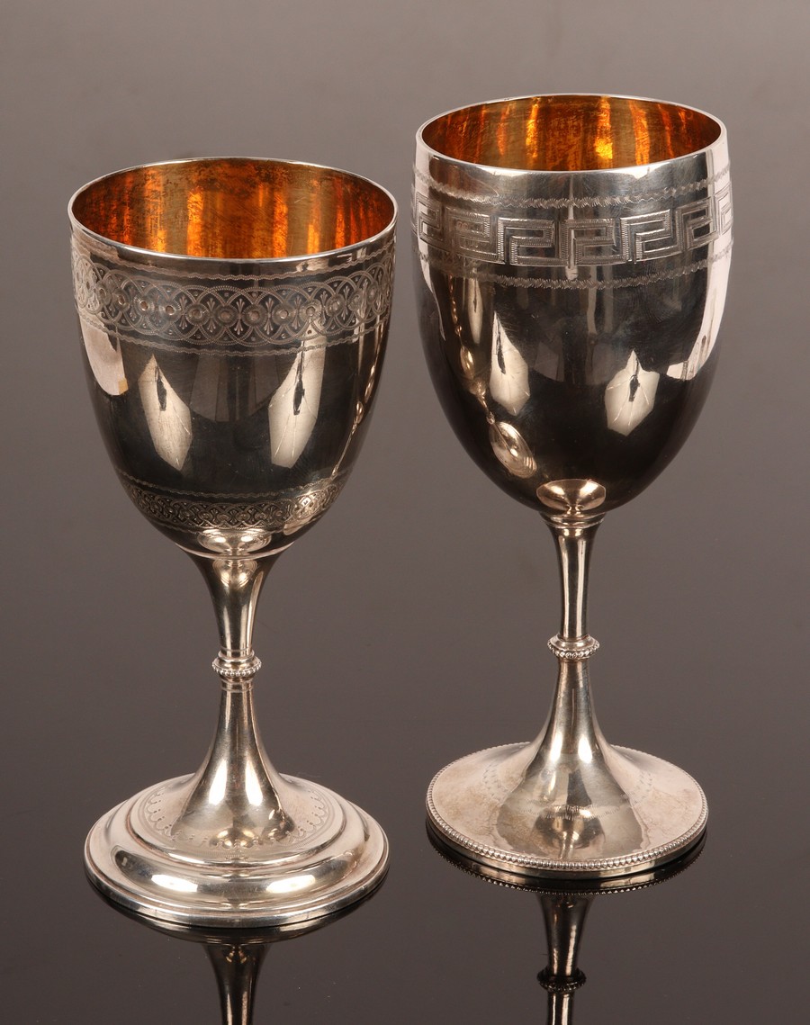 A Victorian silver goblet, London 1874, with engraved border, 16.