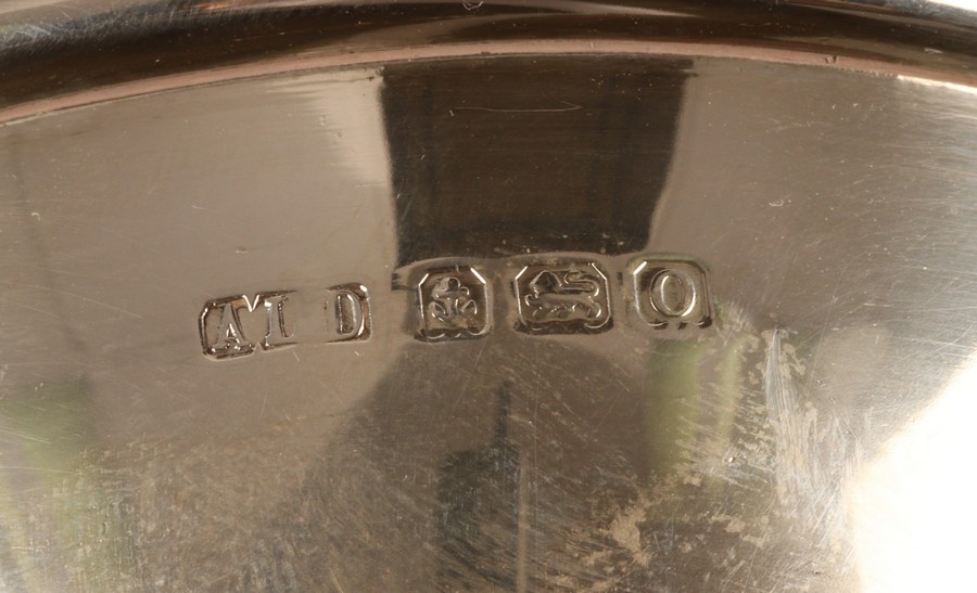 A circular silver bowl, ALD, Birmingham 1938, 11. - Image 3 of 3