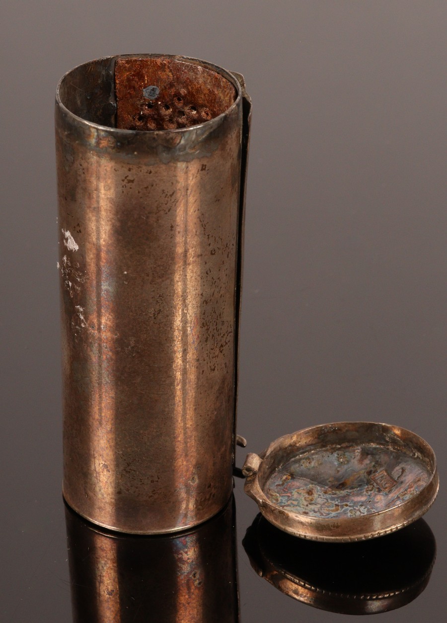 A George III cylindrical silver nutmeg box with folding grater, London 1774, 6. - Image 2 of 3