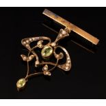 An Art Nouveau peridot and seed pearl pendant brooch,