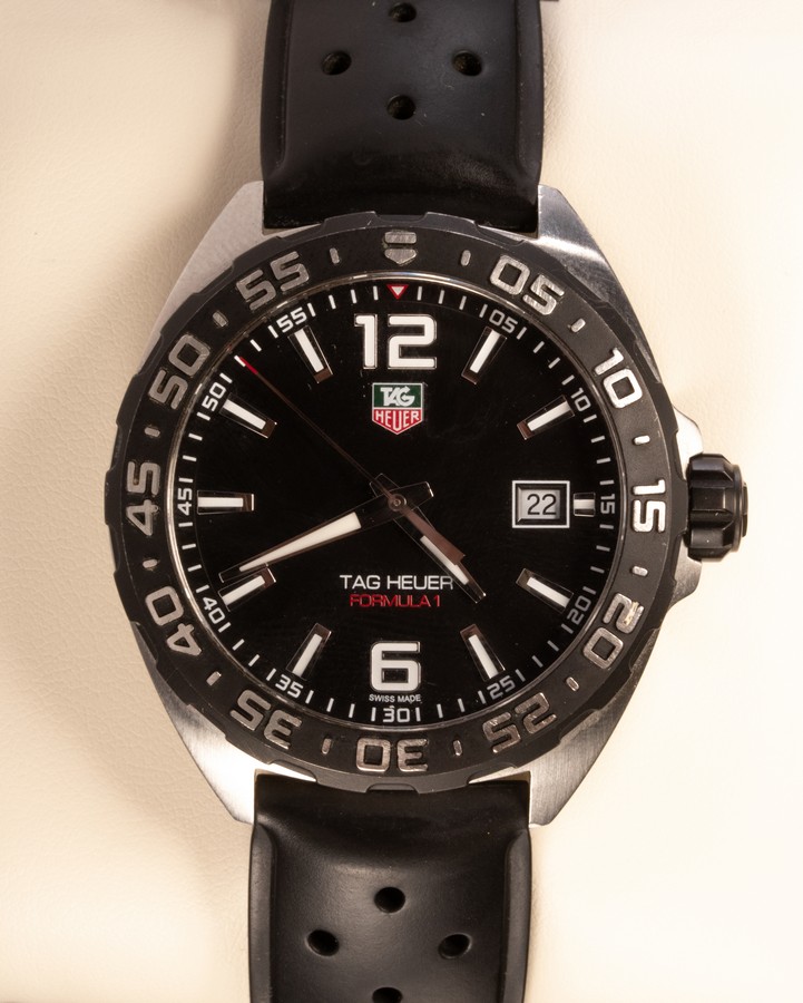 A gentleman's Tag Heuer Formula 1 wristwatch, the black dial with baton markers and date,