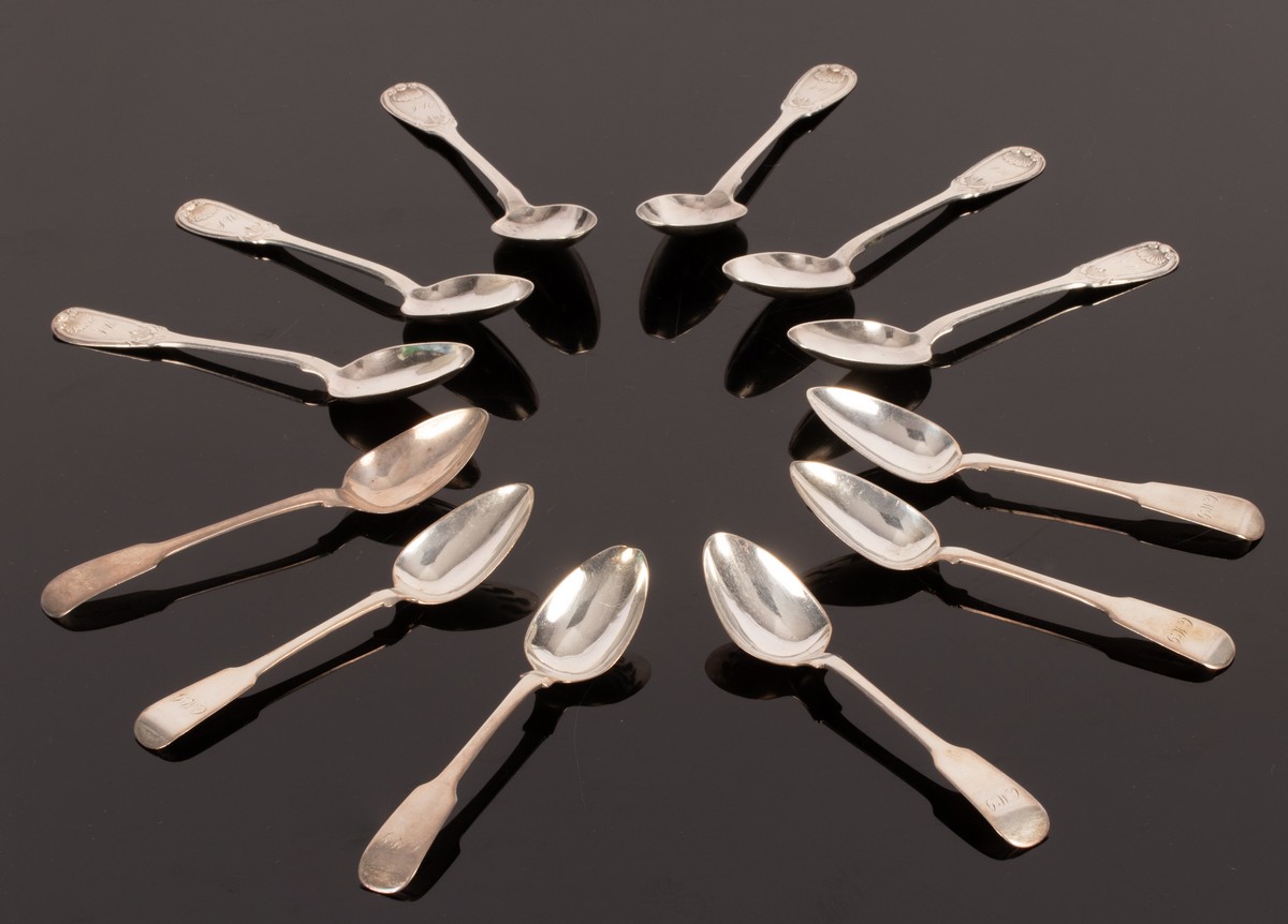 Six fiddle and shell pattern silver teaspoons, Robert Gray & Sons, Glasgow 1841,