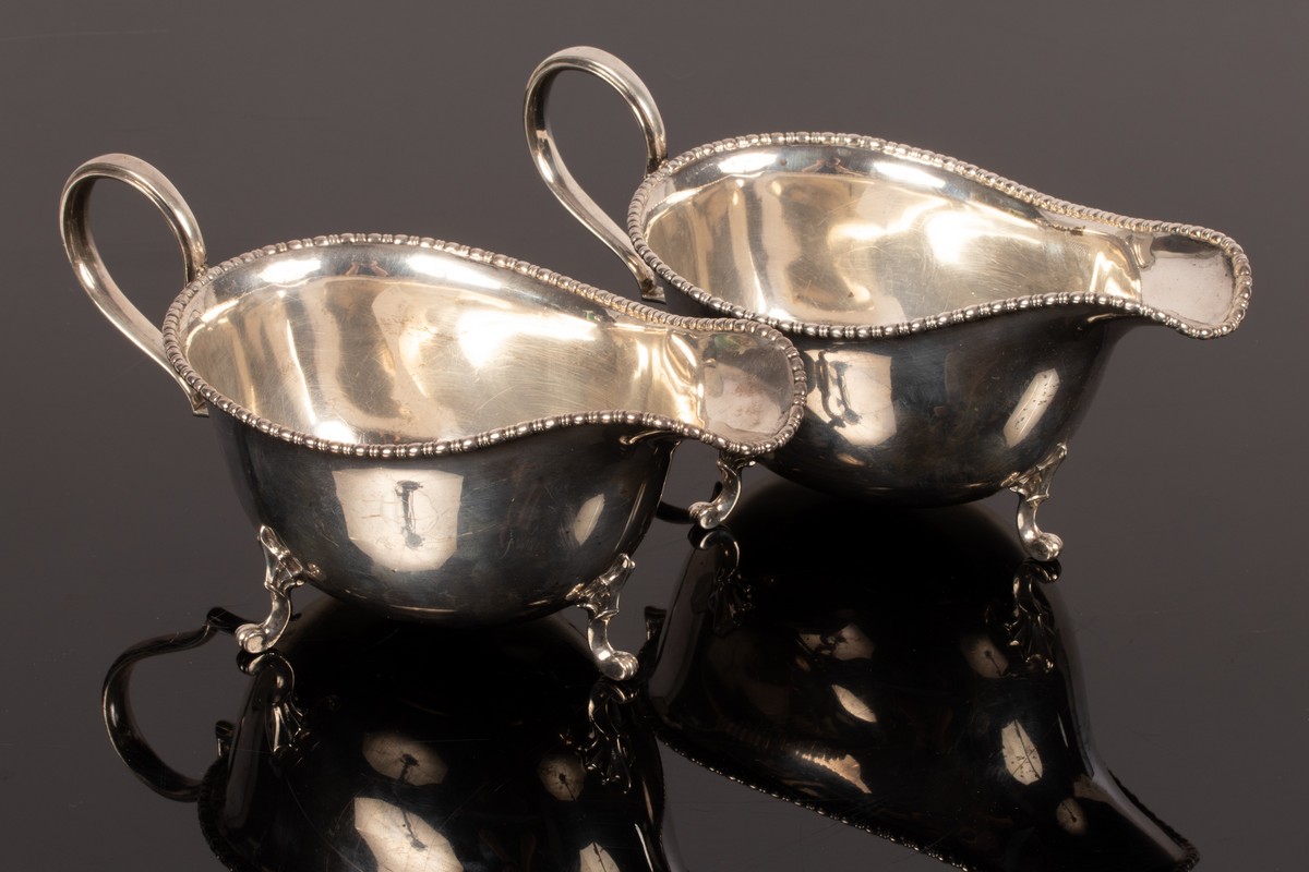 A pair of silver sauce boats, Harry Synyer & Charles Joseph Beddoes, Birmingham 1915,