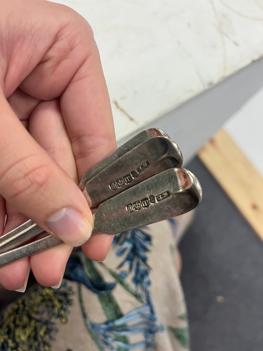 Six fiddle and shell pattern silver teaspoons, Robert Gray & Sons, Glasgow 1841, - Image 3 of 4