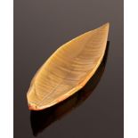 Hamanaka Gesson (born 1943), stoneware platter of leaf form,