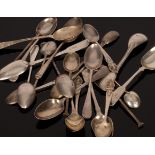 A quantity of silver teaspoons,