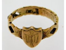 A Georgian yellow metal ring with diamond & club d