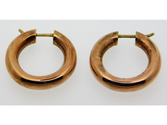 A pair of 9ct rose gold hood earrings, 25mm diamet