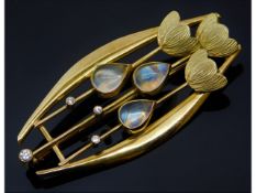 A Mackintosh style 18ct gold brooch by Graham Leis