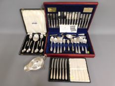 A cased set of silver handled fruit knives twinned