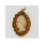 An antique yellow metal cameo pendant, tests elect