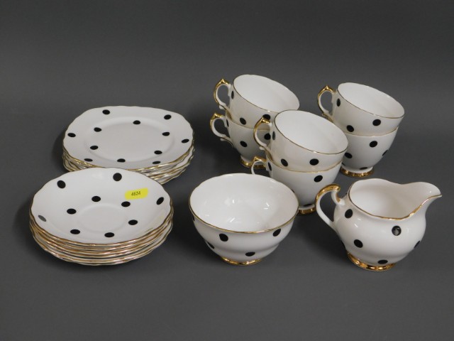 A quantity of Royal Vale polka dot tea wares, 20 p