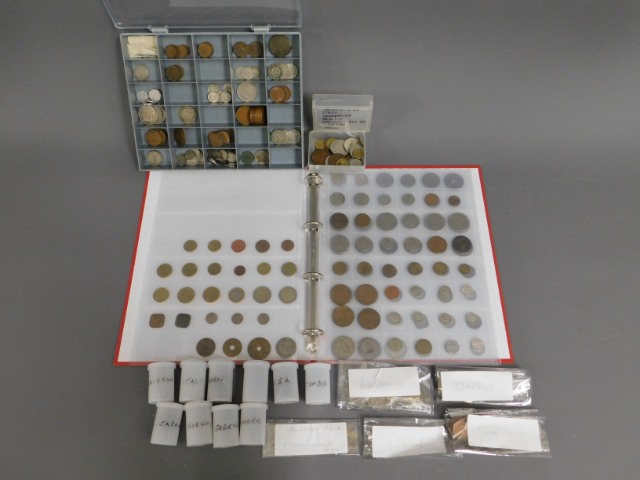 A quantity of mostly foreign coinage including Zam