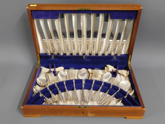A cased silver plated Viners cutlery set for six