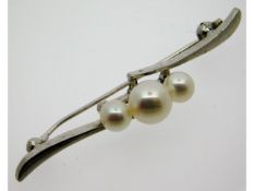 A white metal brooch, electronically tests as 18ct