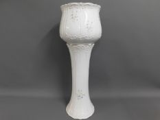 A porcelain jardinière & stand, 33.25in tall