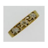 A 9ct gold ring with elephant decor, size O, 1.7g