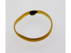 A 22ct gold band a/f, size K/L, 1.1g