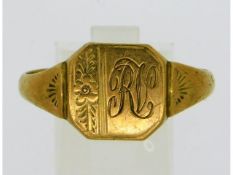 A 9ct gold signet ring inscribed "RV", alleged to