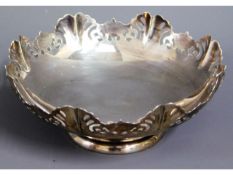 A 1953 Sheffield silver bowl with fretwork decor b