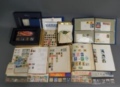 A selection of mixed stamps & albums including som