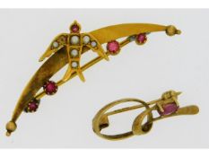 A 9ct gold garnet & pearl brooch with swallow deco