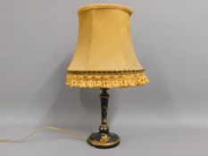 A wooden lacquered lamp with Chinoiserie decor, 20