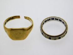 A 9ct gold signet ring a/f twinned with a 9ct gold