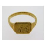 A 9ct gold signet ring initialed "AA", size M, 4g
