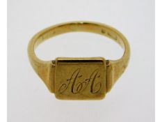 A 9ct gold signet ring initialed "AA", size M, 4g