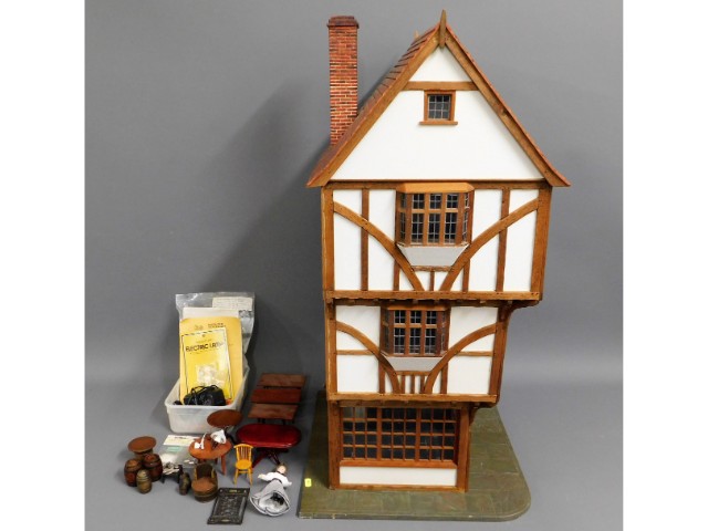 A well constructed model of "The House That Moved,
