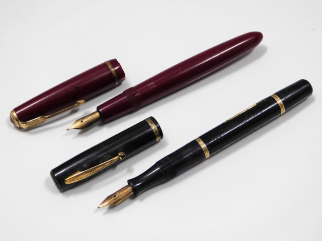 A Parker fountain pen with 14ct gold nib twinned w