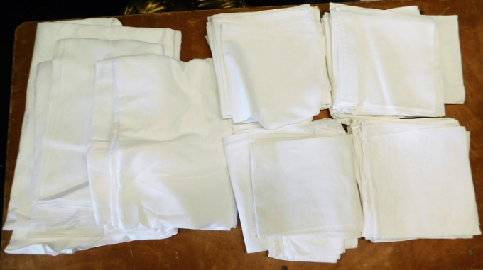 A quantity of linen including table cloths & napki