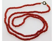 A c.1900 beaded coral necklace, 12.6g